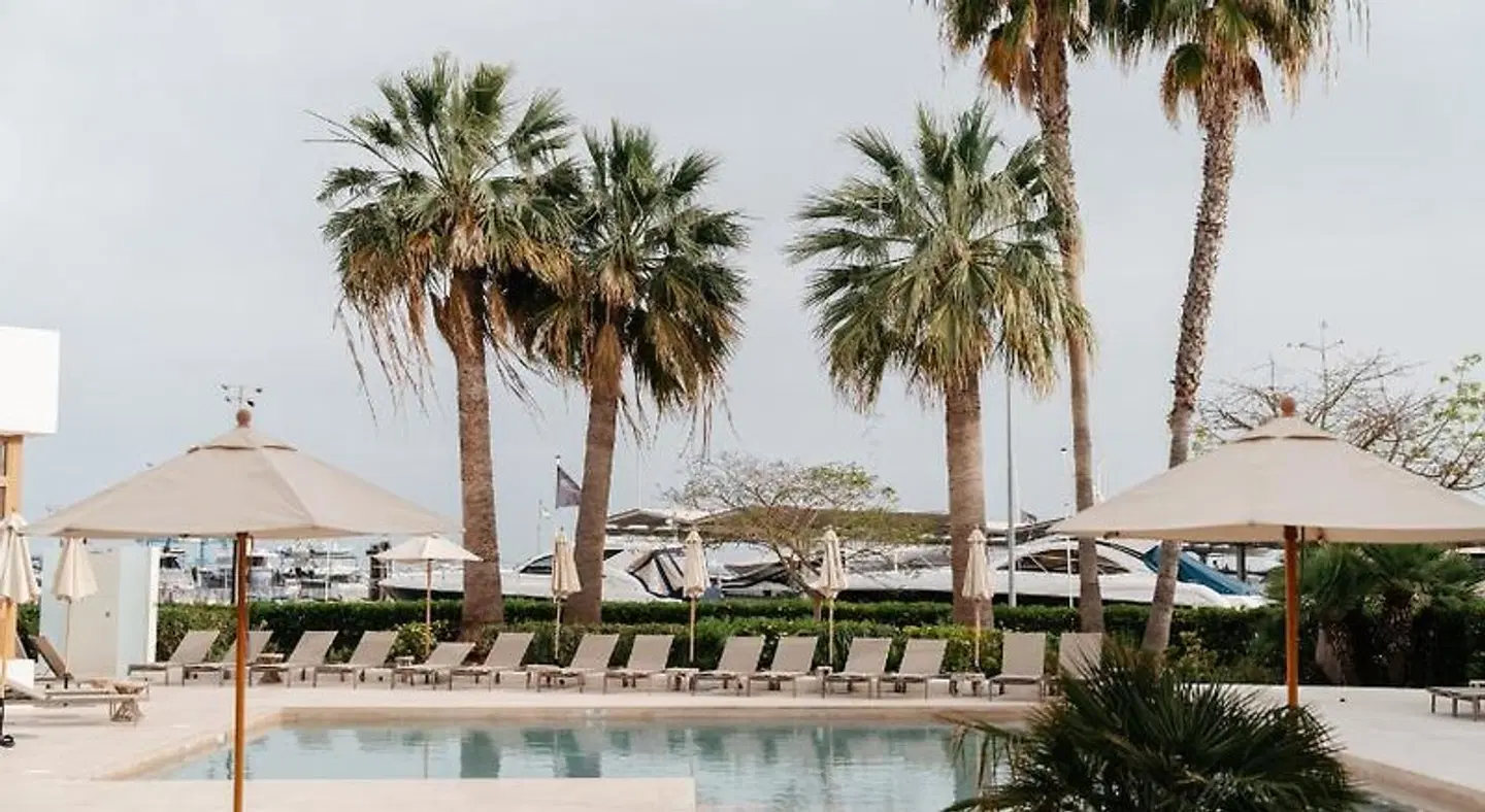 Tres Torres OUTDOOR_POOL