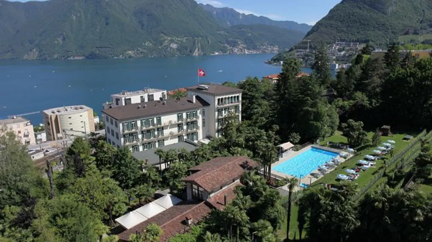 Continental EXTERIOR