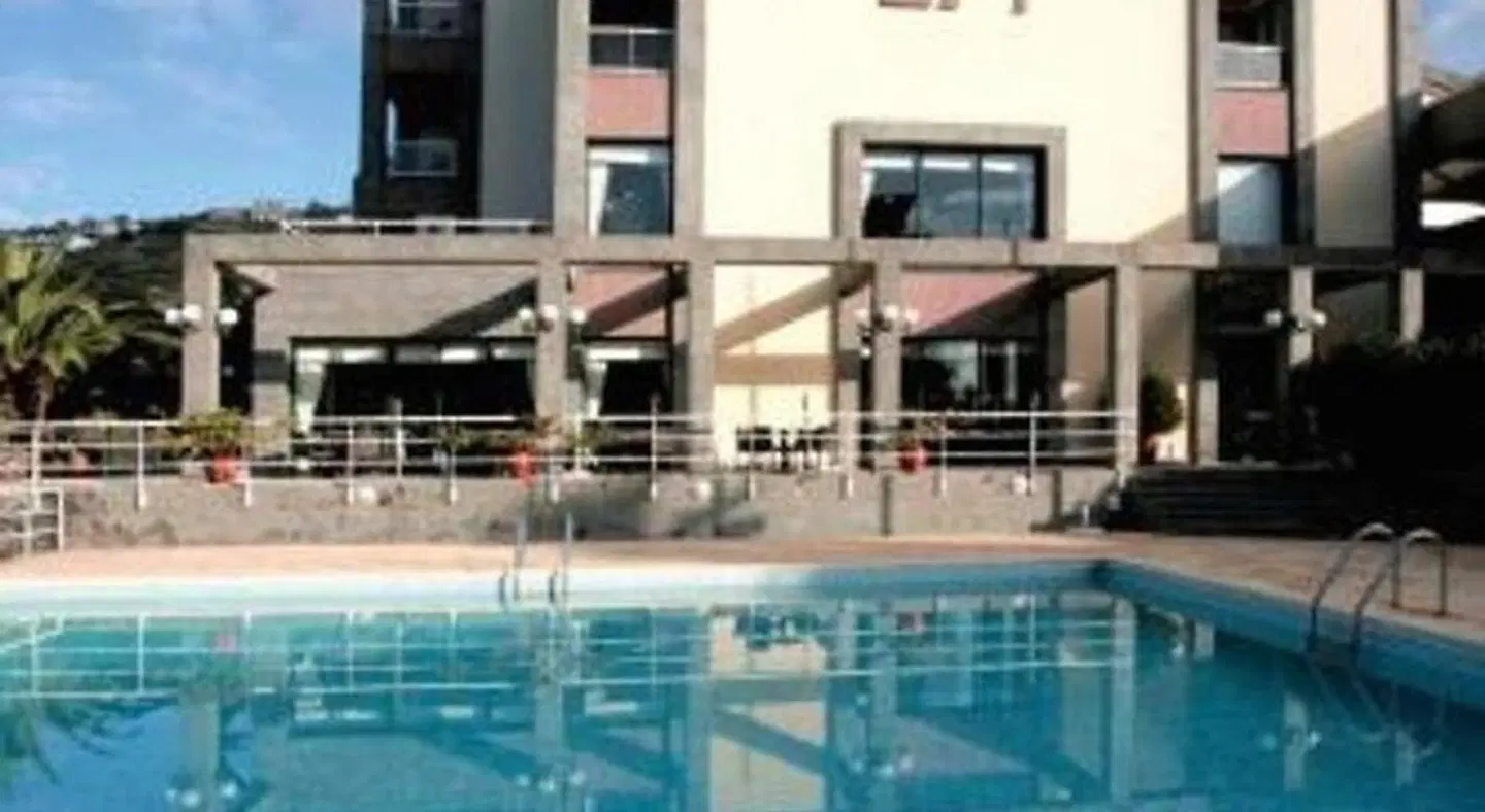 Escola OUTDOOR_POOL