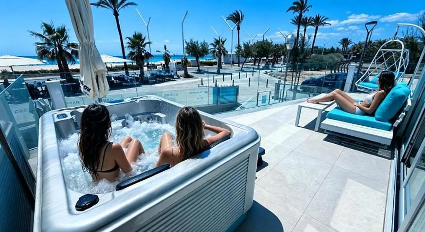 The Hype Beach House OUTDOOR_POOL