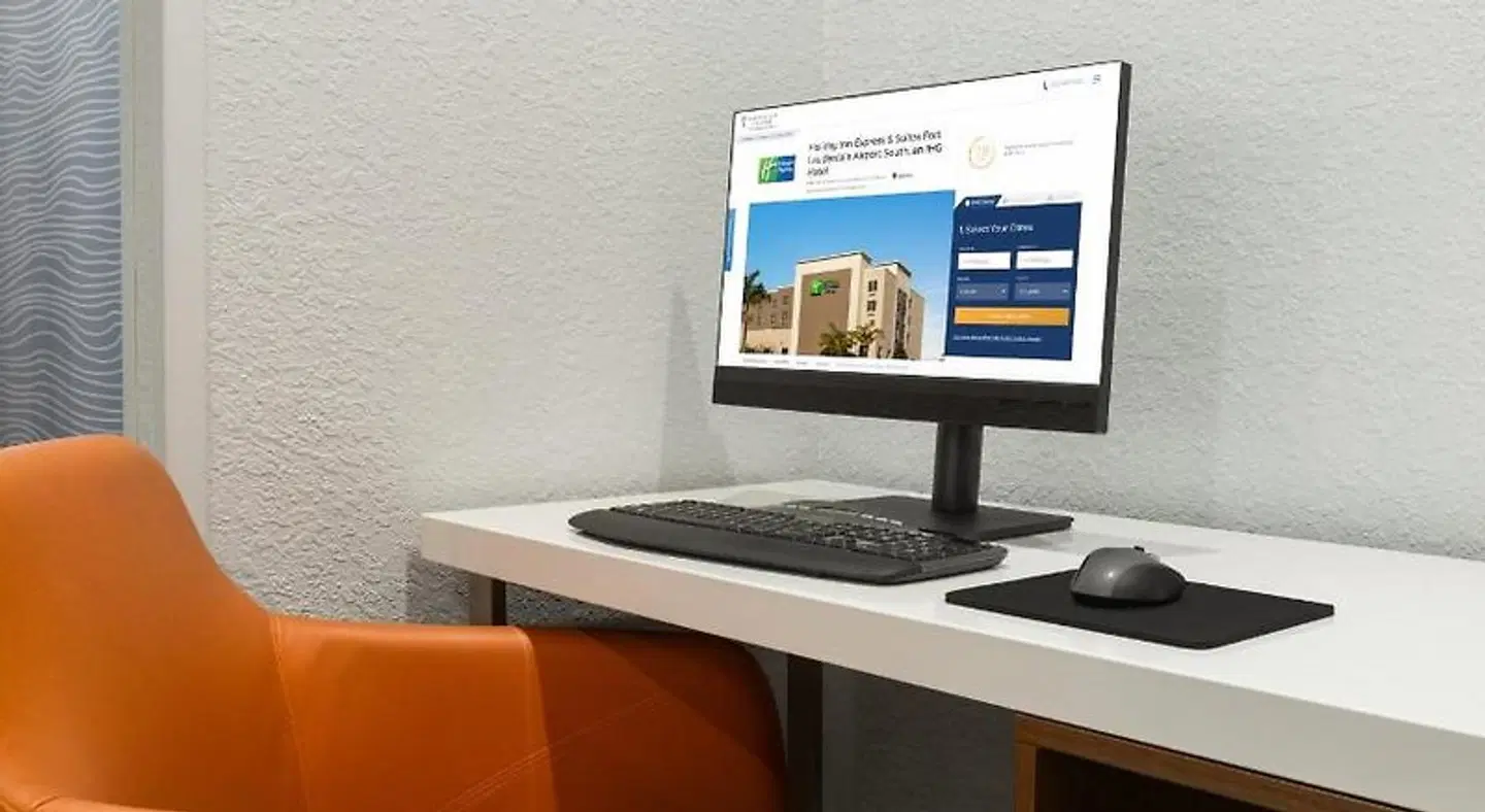 Holiday Inn Express & Suites Fort Lauderdale Airport South by IHG ROOM_EXAMPLE