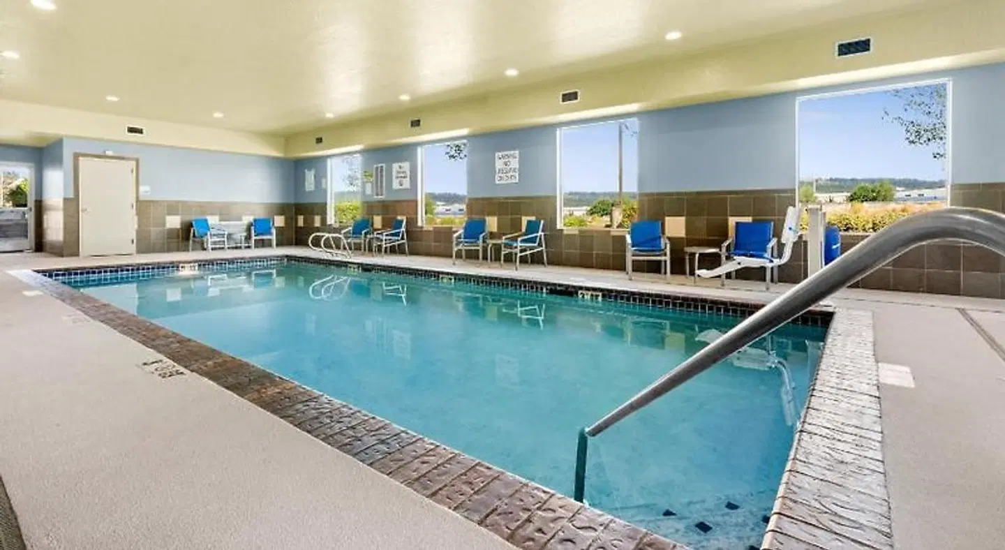 Holiday Inn Express & Suites Sumner - Puyallup Area by IHG Hallenbad