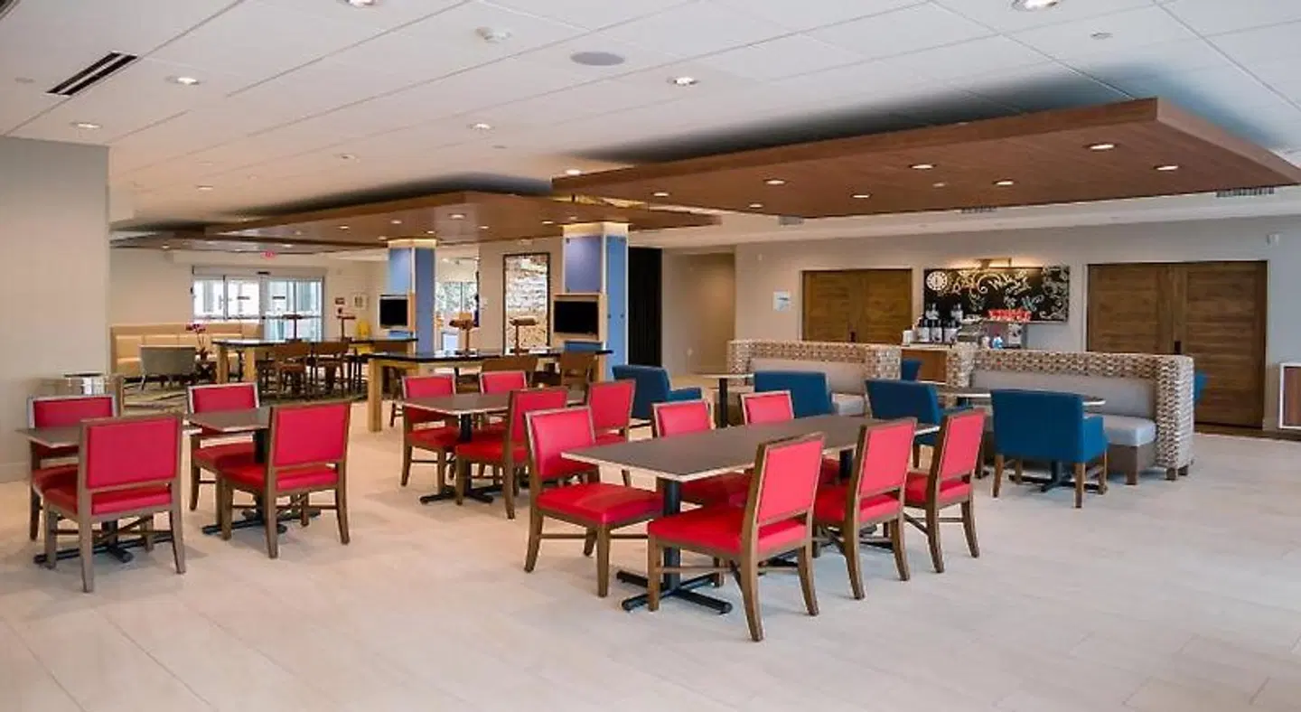 Holiday Inn Express & Suites Tampa East - Ybor City by IHG Konferenz