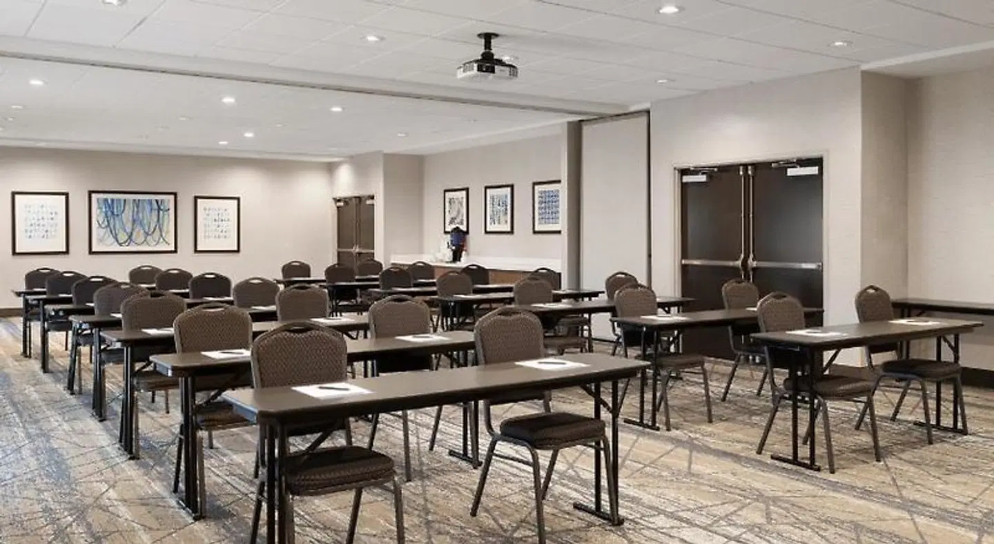 Holiday Inn Express & Suites Tampa East - Ybor City by IHG Konferenz