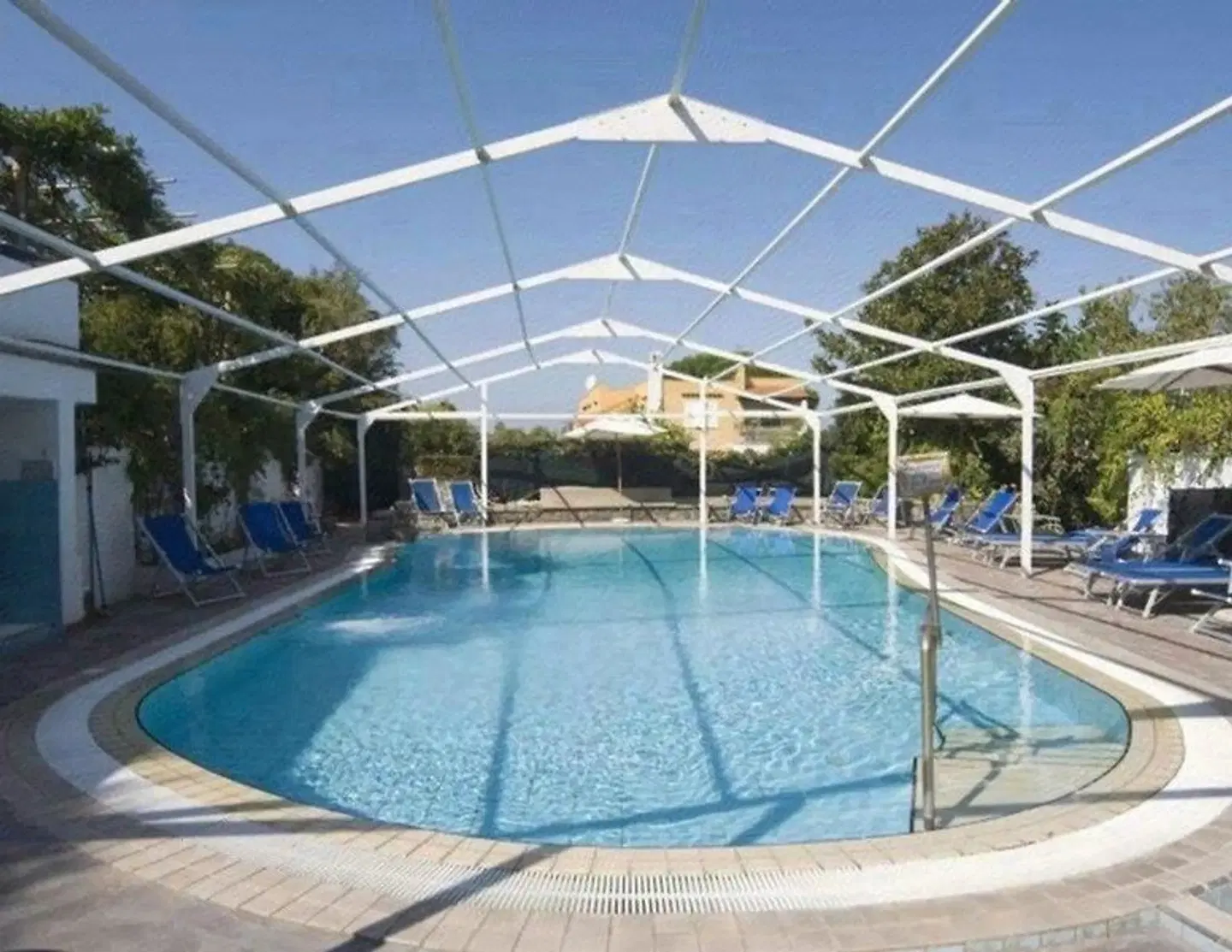 Gemma OUTDOOR_POOL