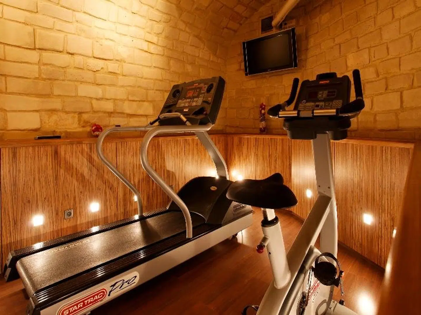 Rochester Champs Elysees SPORTS_AND_LEISURE