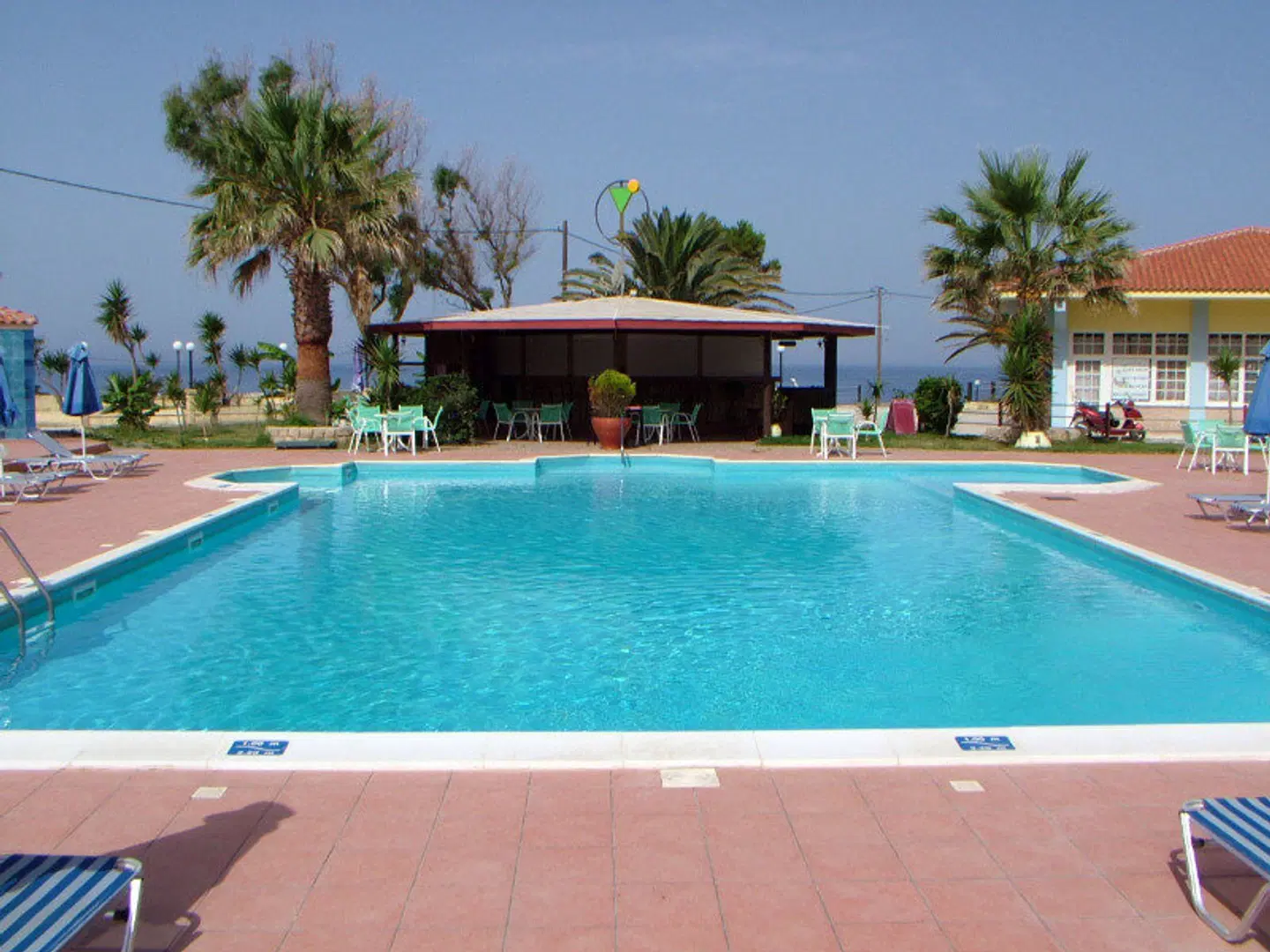 Ammes Hotel OUTDOOR_POOL