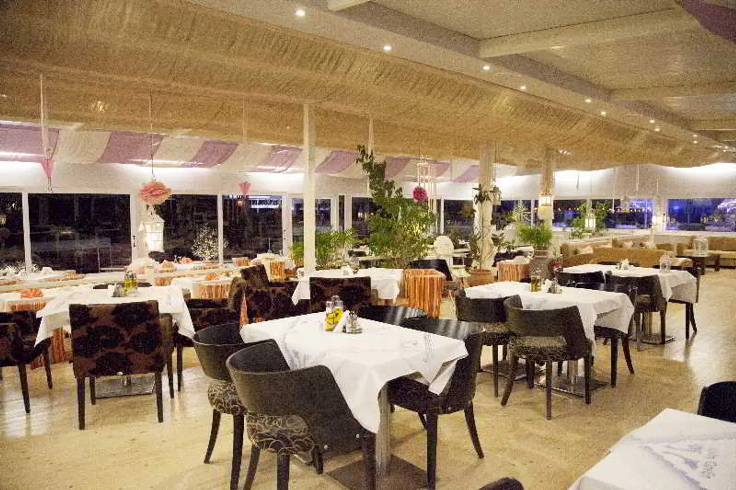 Sacallis Inn Beach Hotel Restaurant
