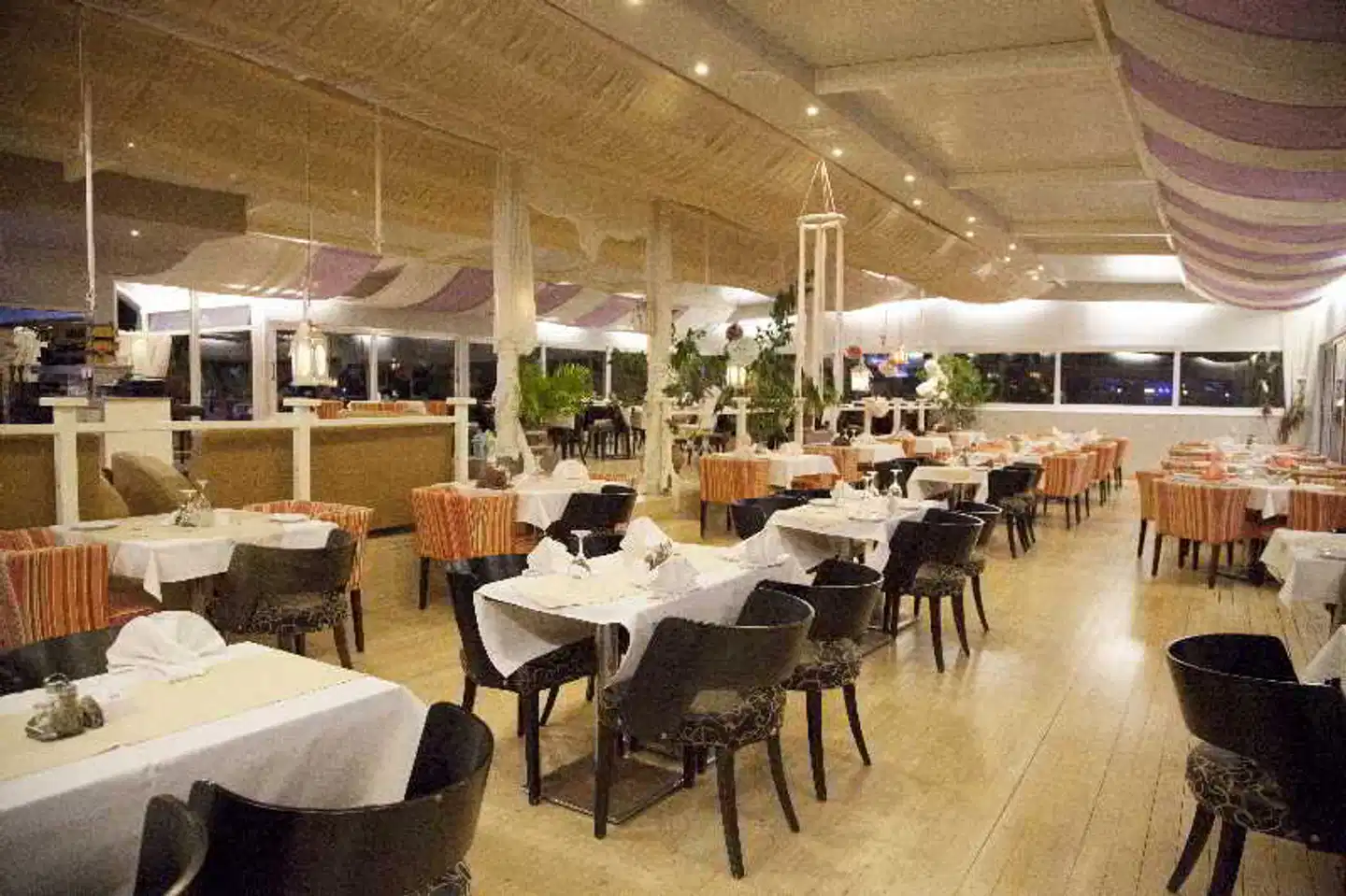 Sacallis Inn Beach Hotel Restaurant