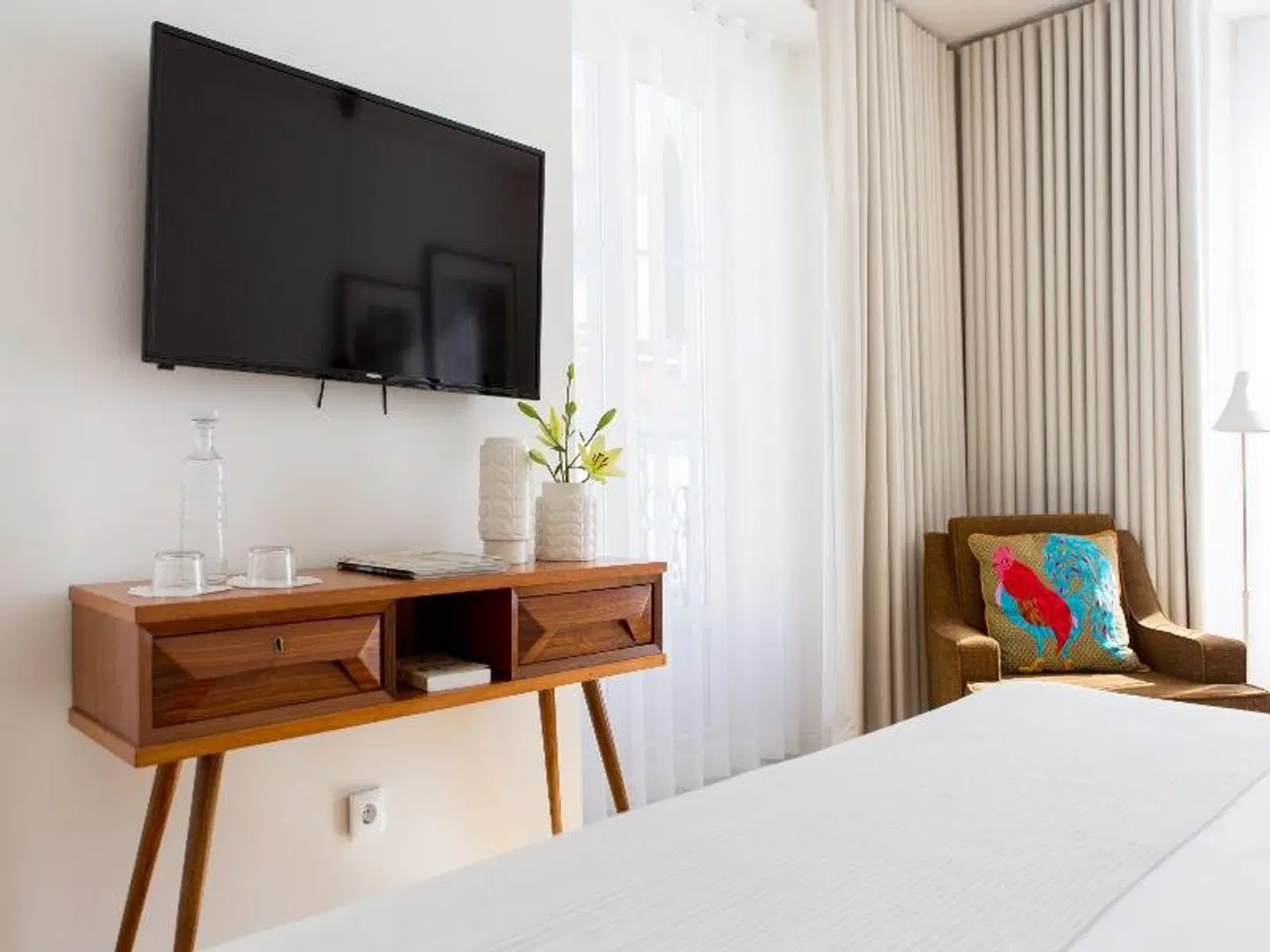 The 8 DownTown Suites ROOM_EXAMPLE