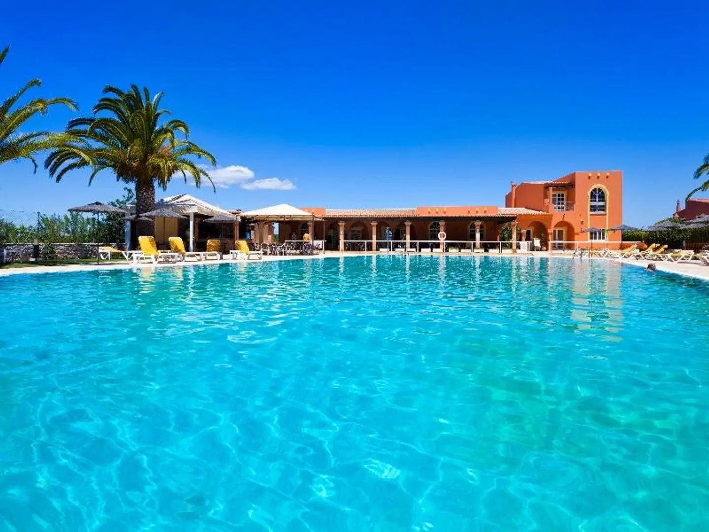 Colina Village OUTDOOR_POOL