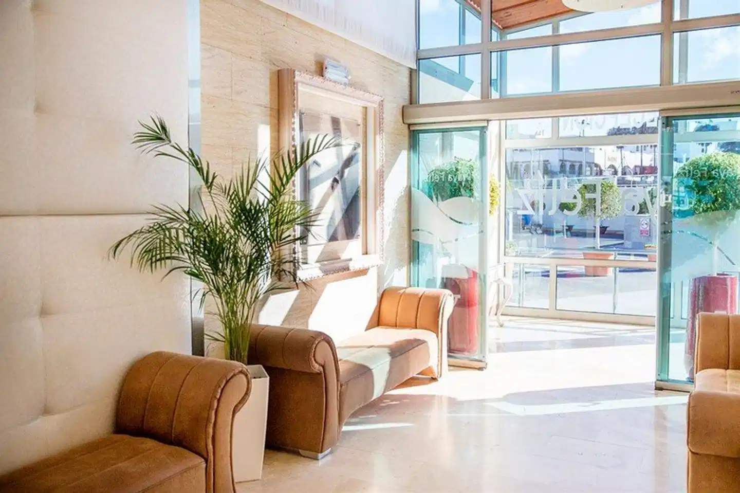 Playa Feliz Lobby
