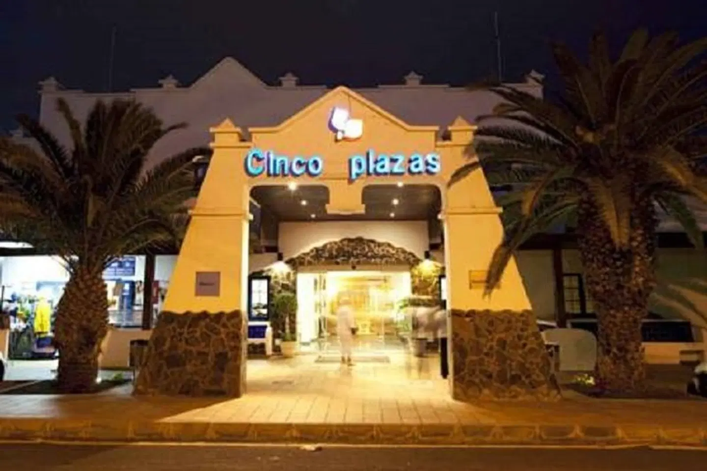 Cinco Plazas EXTERIOR