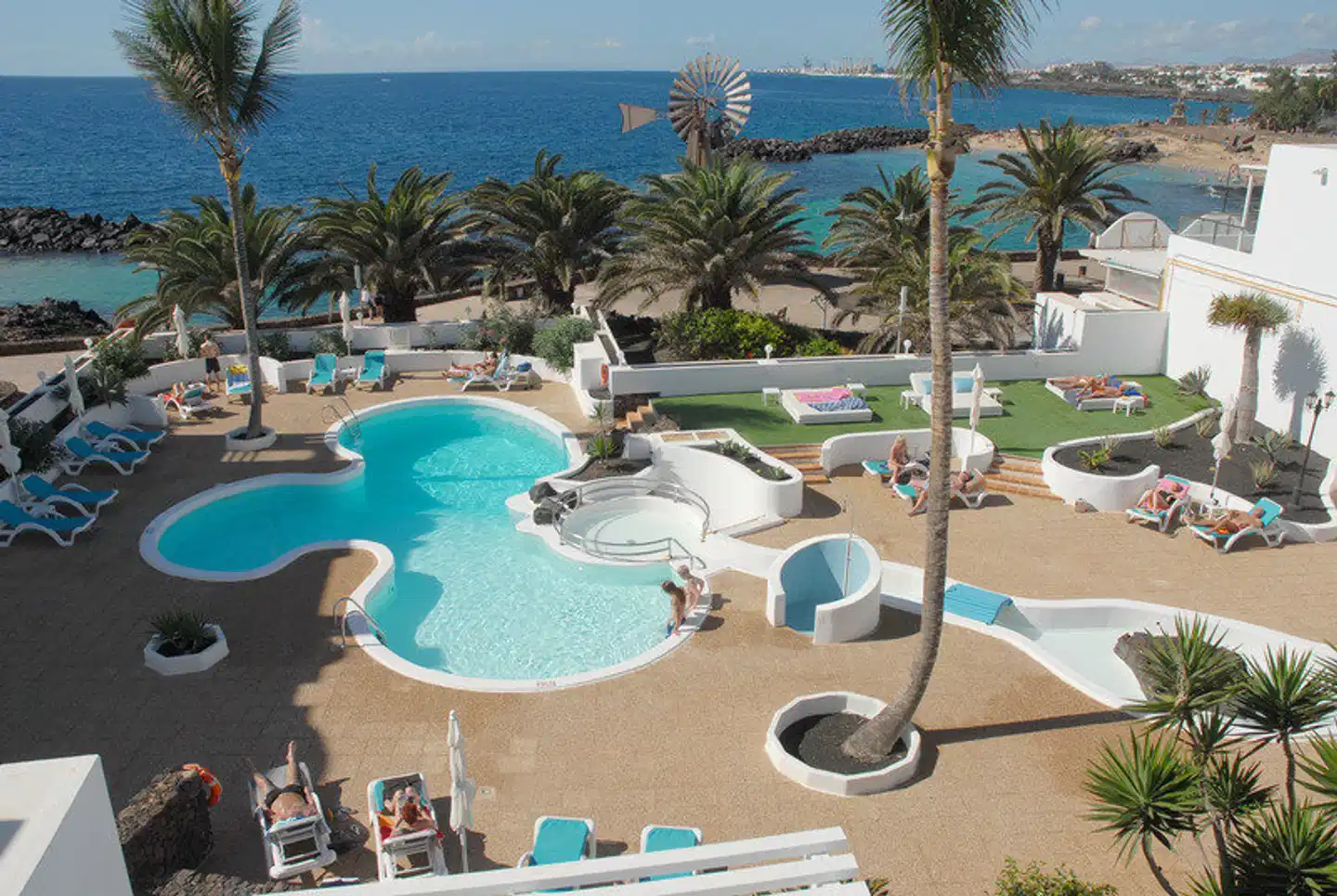 Neptuno Suites Pool