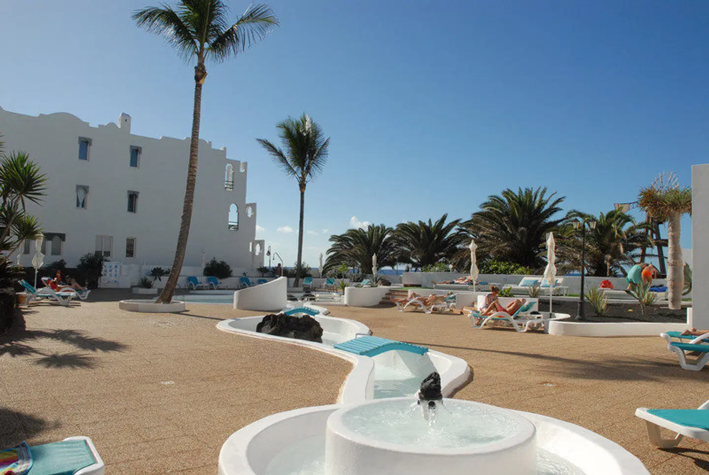 Neptuno Suites OUTDOOR_POOL
