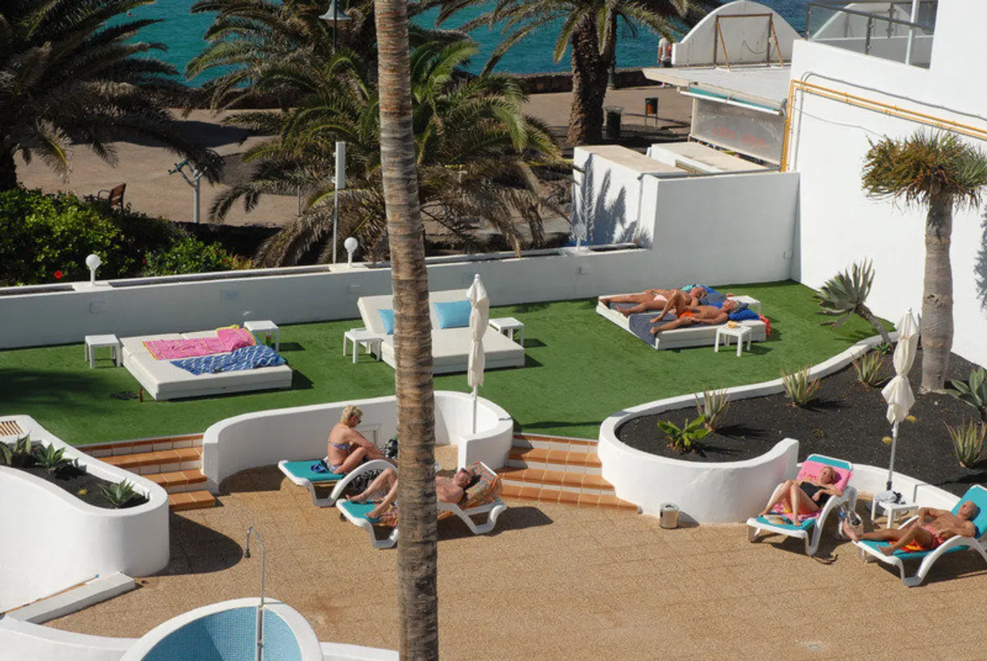 Neptuno Suites OUTDOOR_POOL