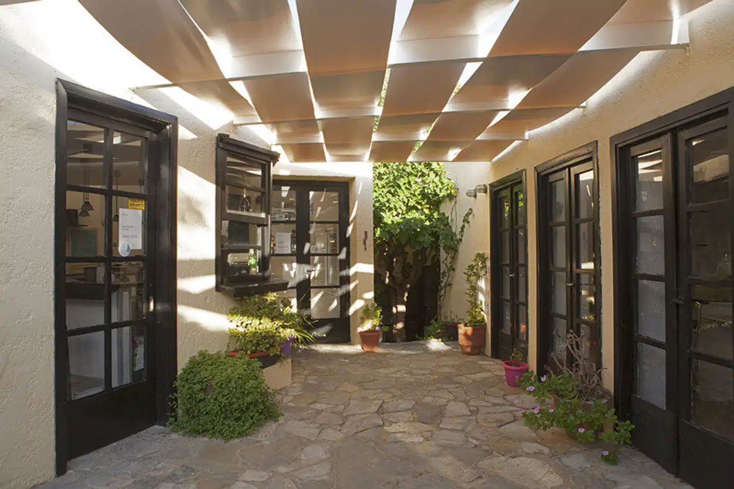 Sundance Apartments & Suites Lobby