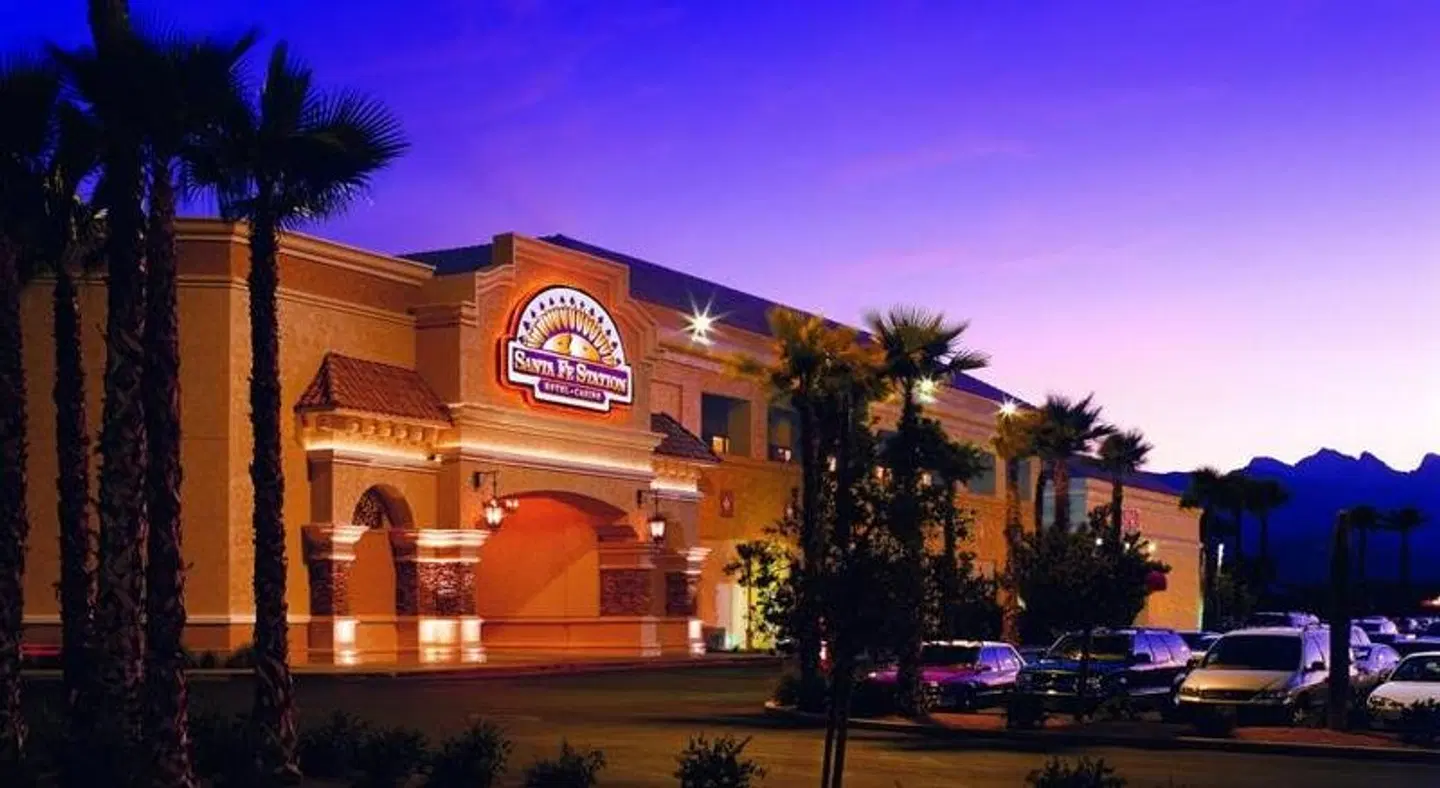 Santa Fe Station Hotel Casino EXTERIOR