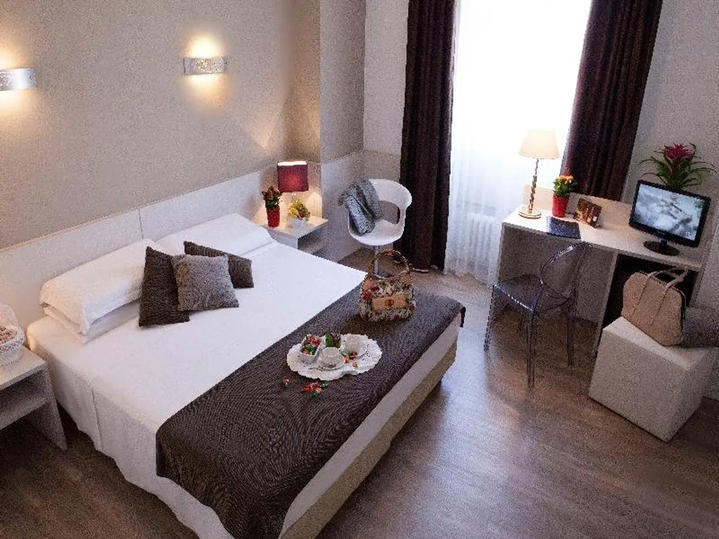 Mennini ROOM_EXAMPLE