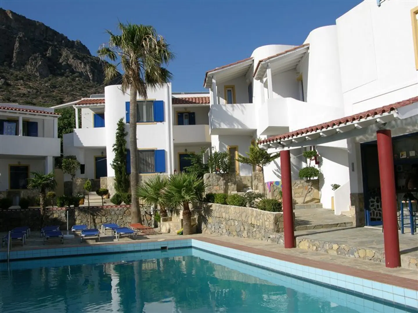 Eleni's Apartments EXTERIOR