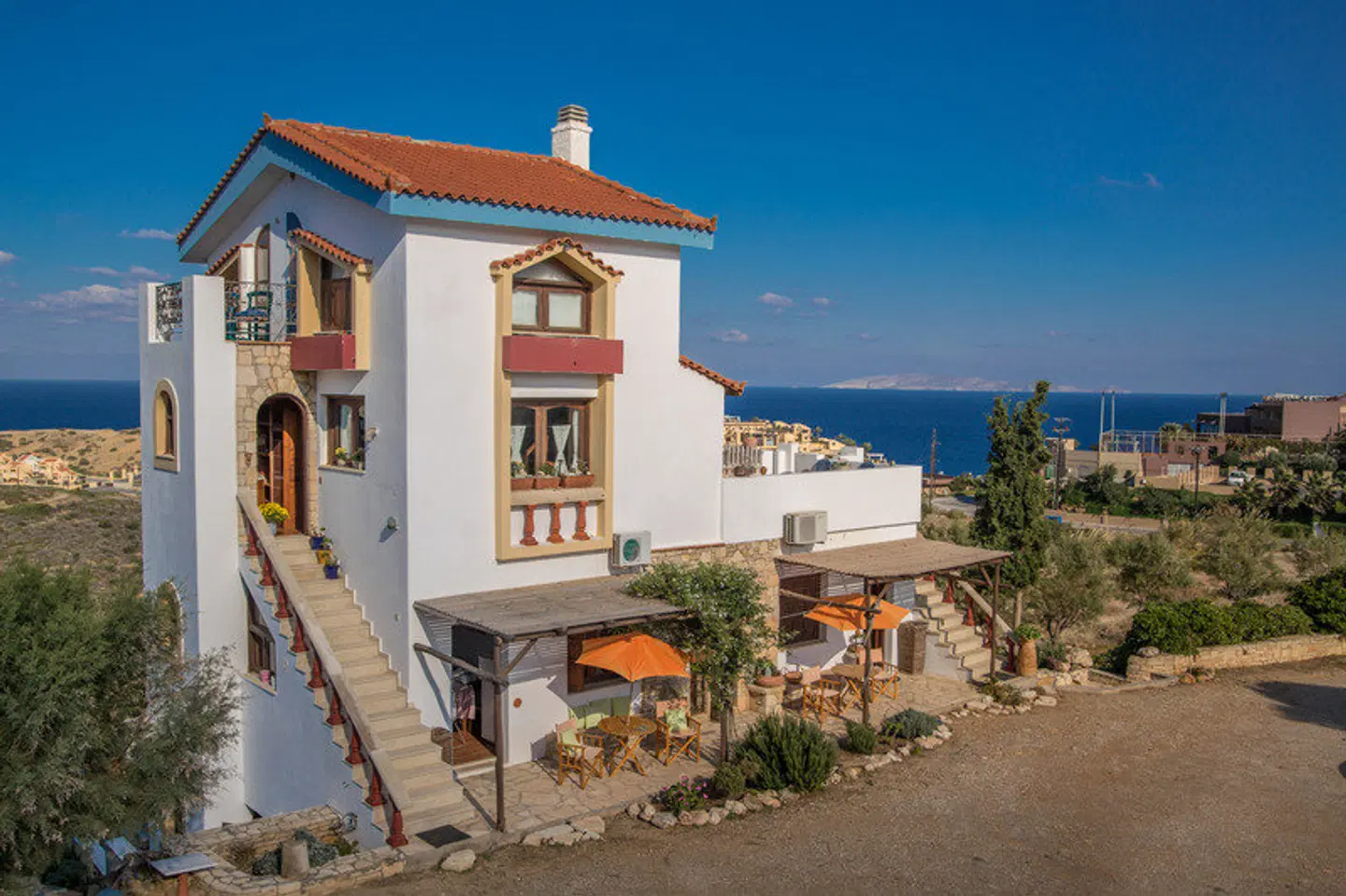 Iliatoras EXTERIOR