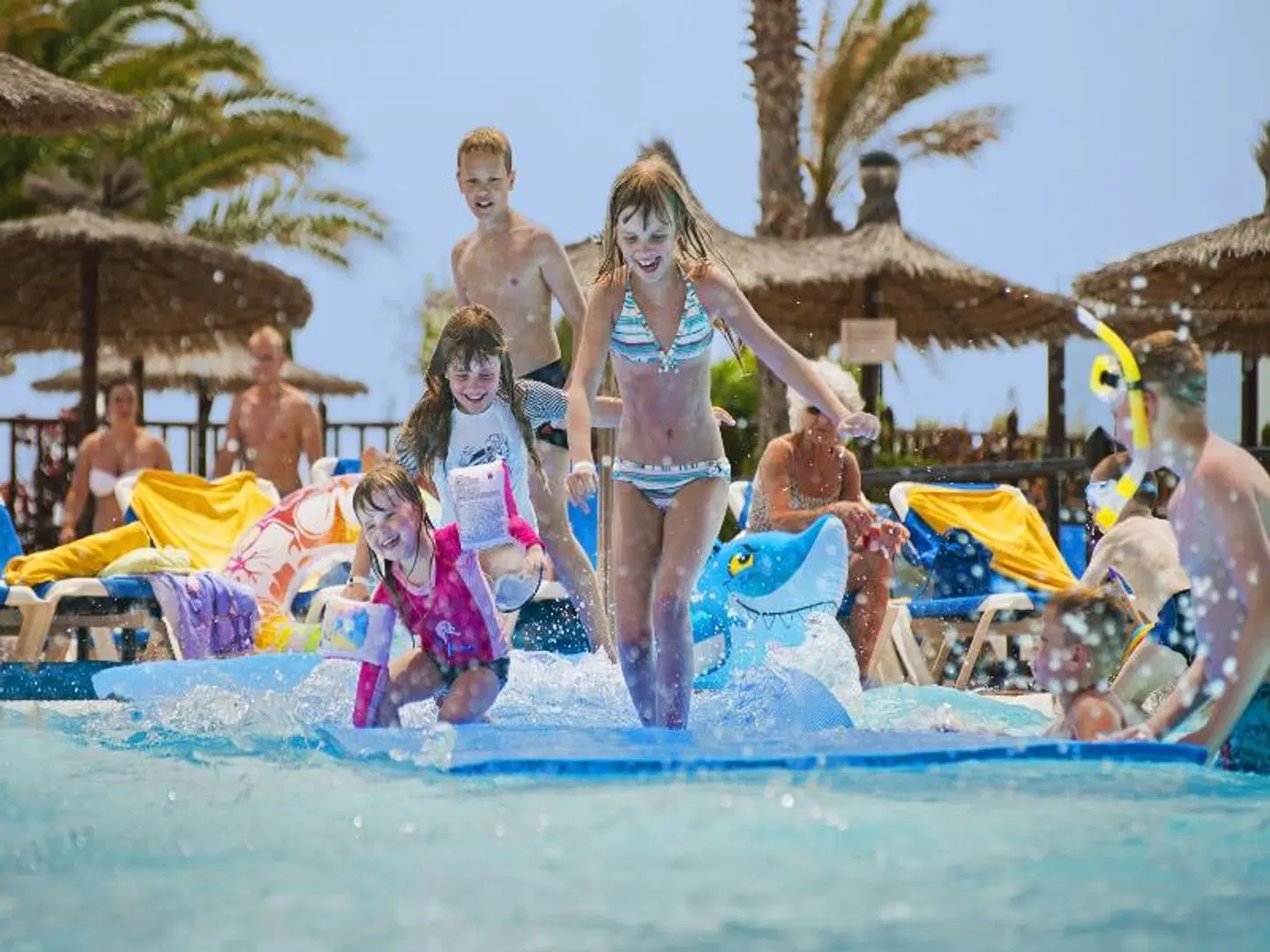 Elba Castillo San Jorge & Antigua Suite Hotel PEOPLE