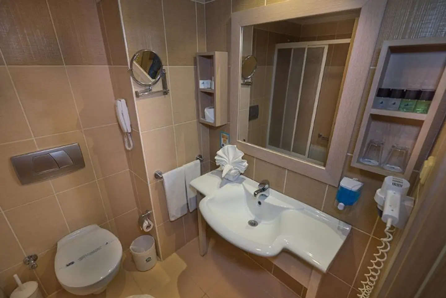 Side Breeze Hotel Badezimmer