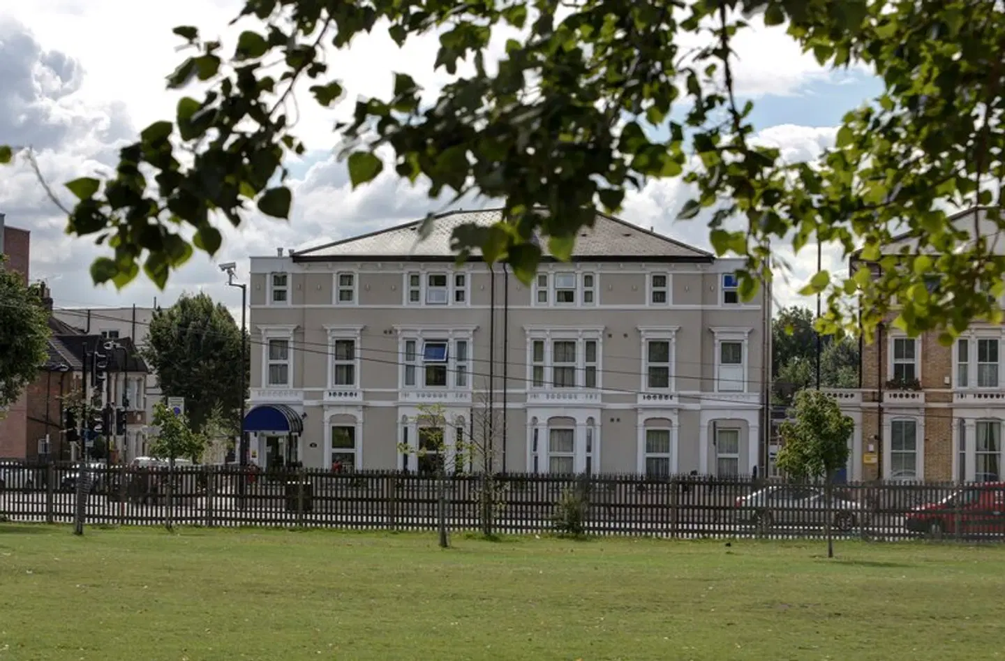 Best Western London Highbury EXTERIOR