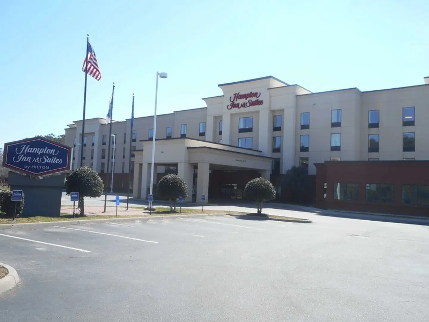Hampton Inn & Suites Norfolk-Airport EXTERIOR