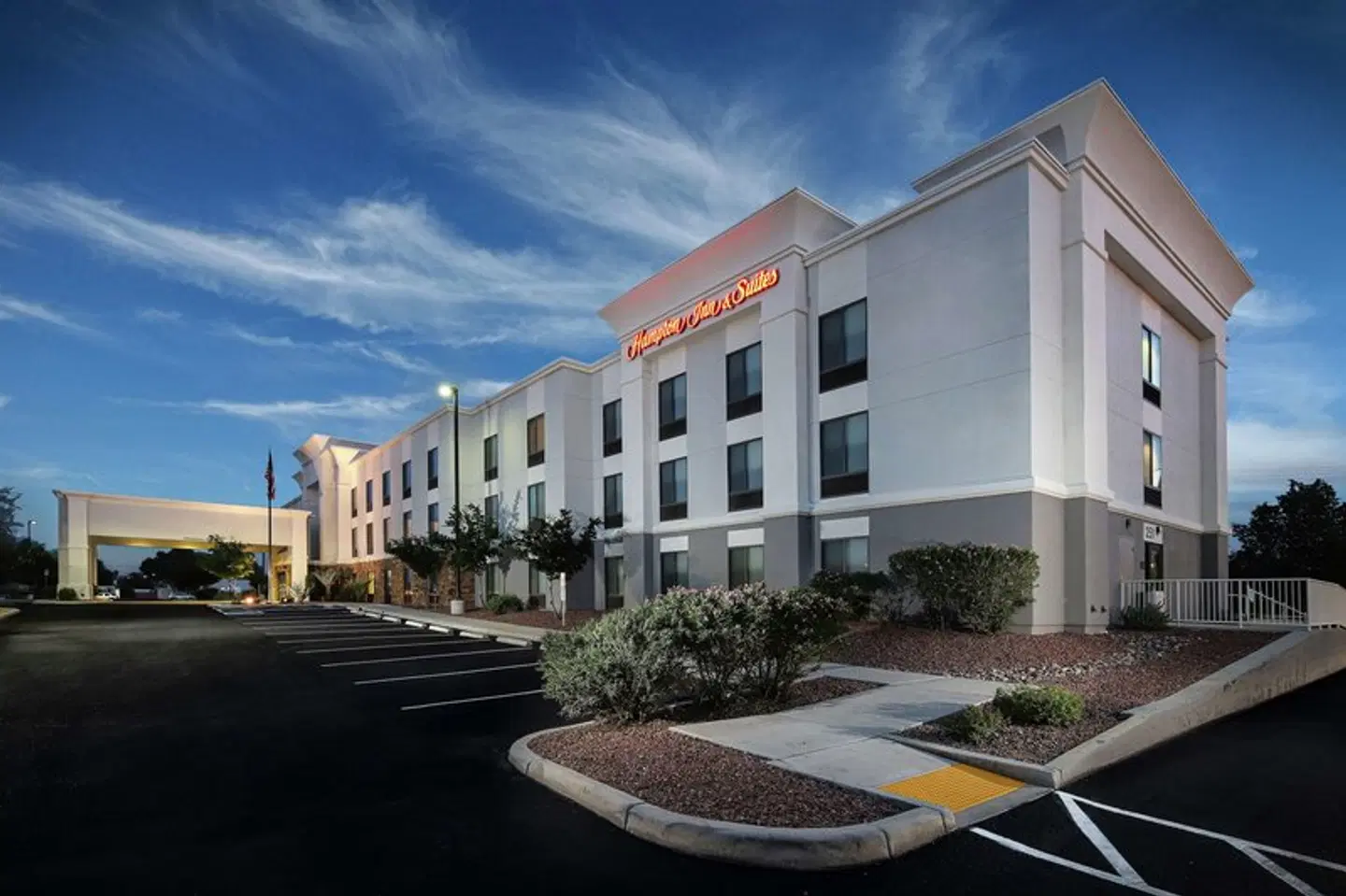 Hampton Inn & Suites Tucson East/Williams Center EXTERIOR