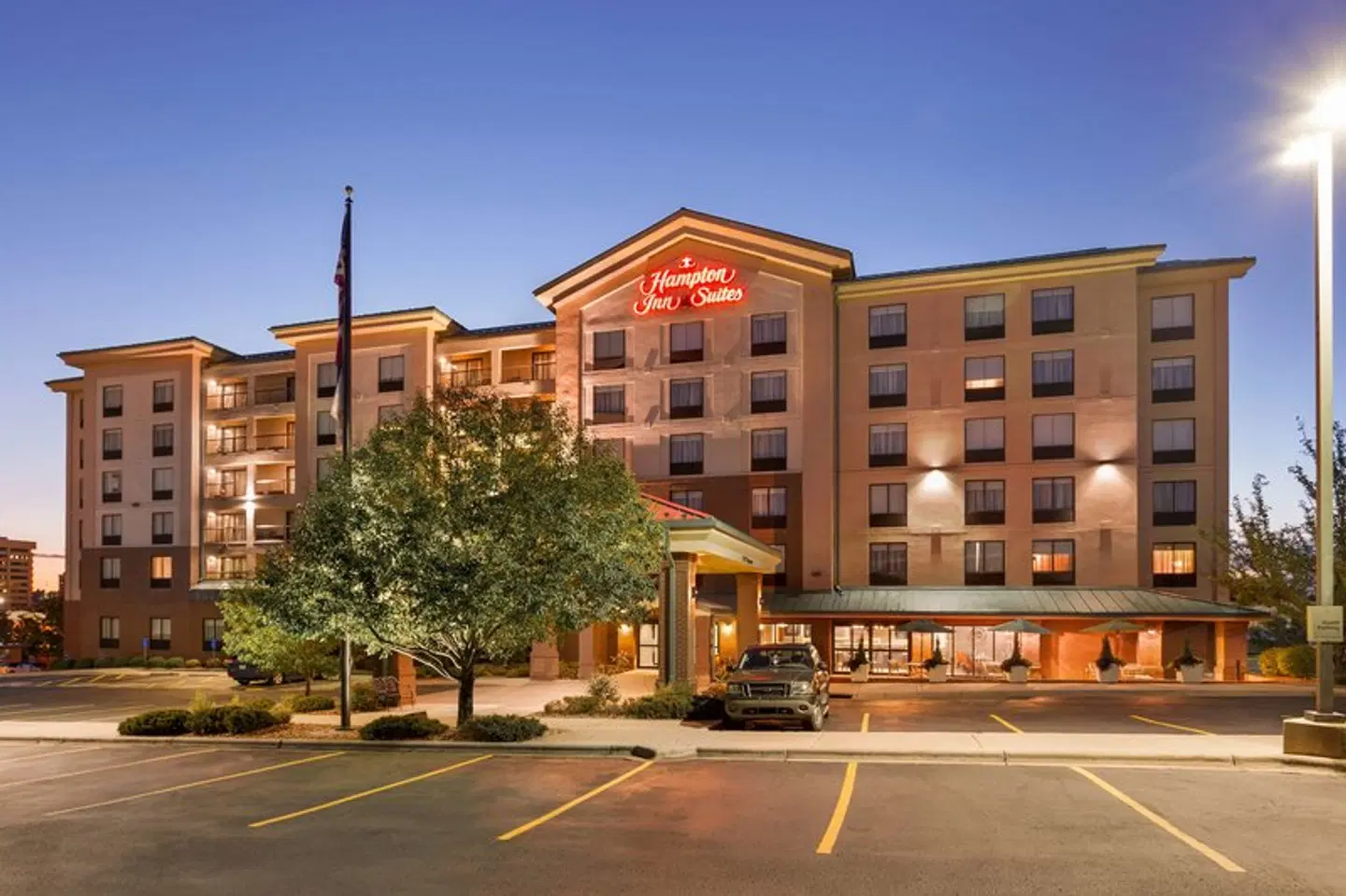 Hampton Inn & Suites Denver-Cherry Creek EXTERIOR