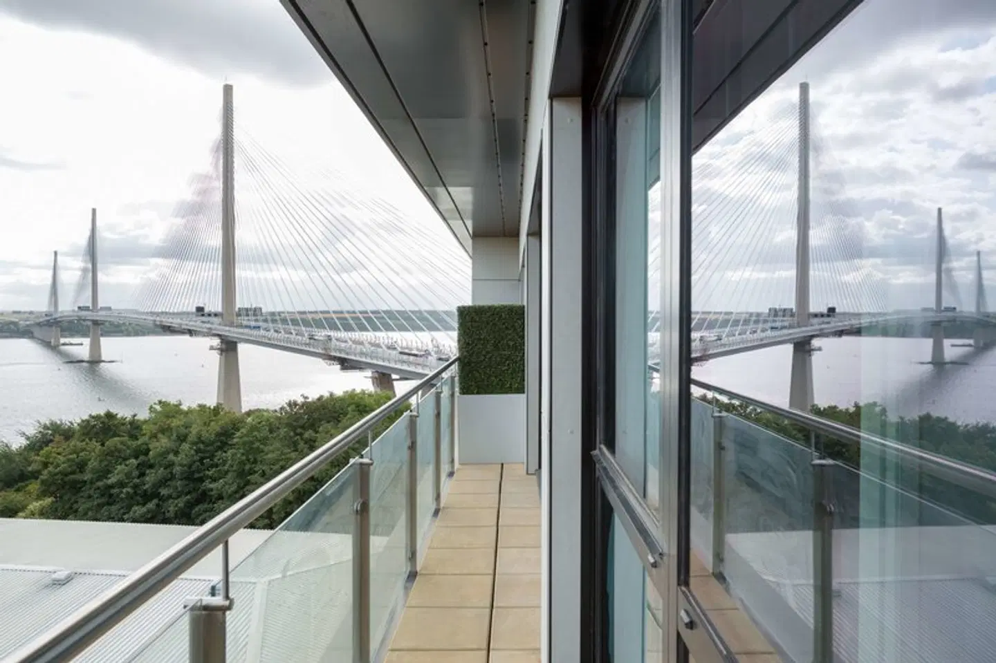 DoubleTree by Hilton Edinburgh - Queensferry Crossing Terrasse