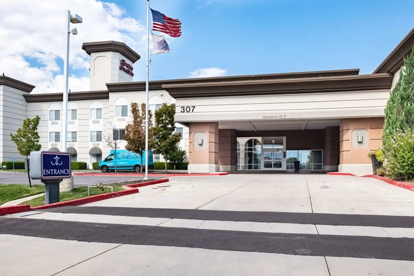 Hampton Inn & Suites Salt Lake City Airport EXTERIOR