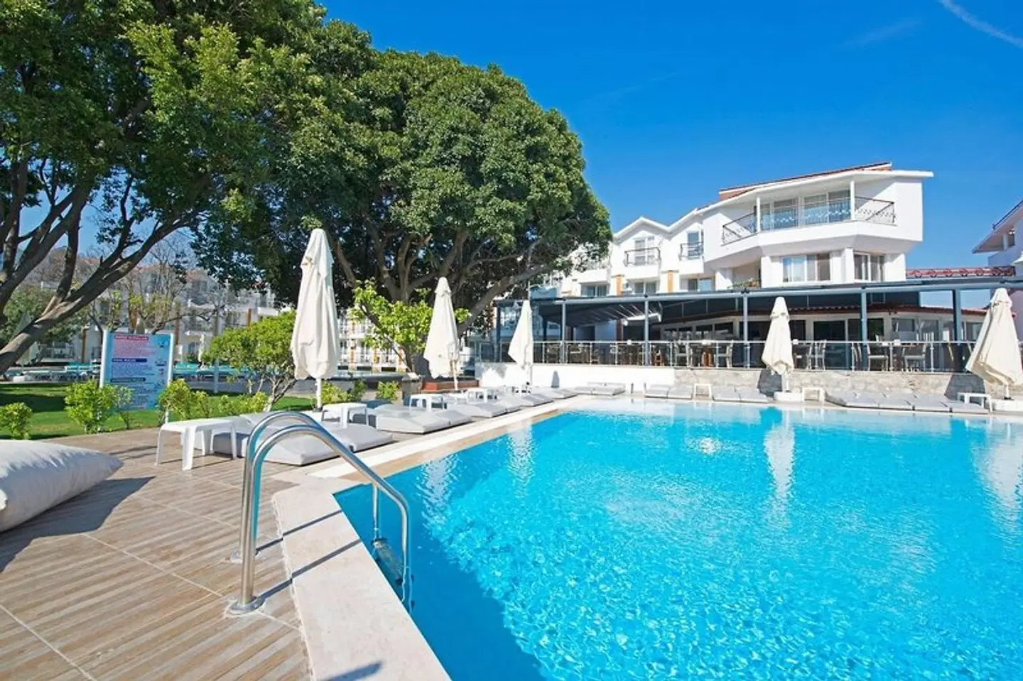 Grand Emir Hotel & Spa OUTDOOR_POOL
