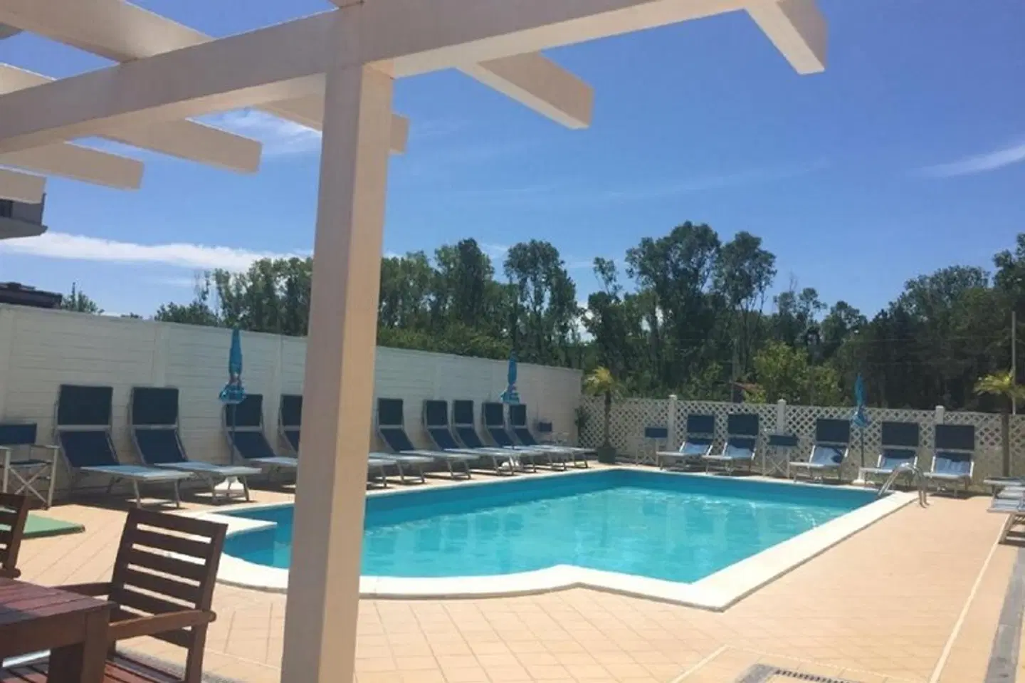 Viking OUTDOOR_POOL
