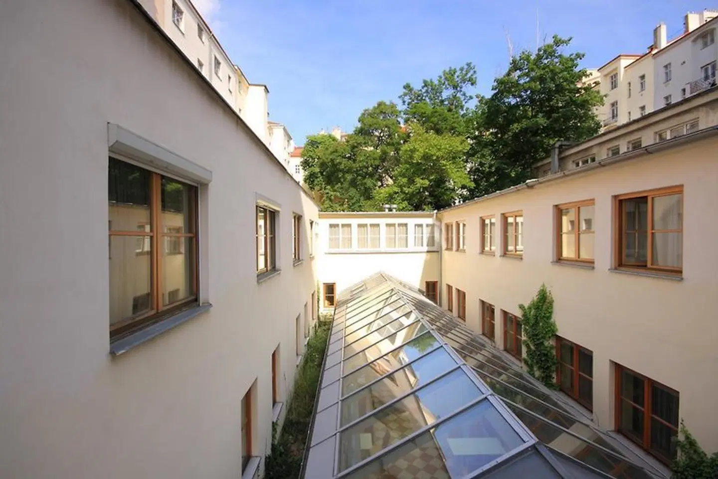 Claris EXTERIOR