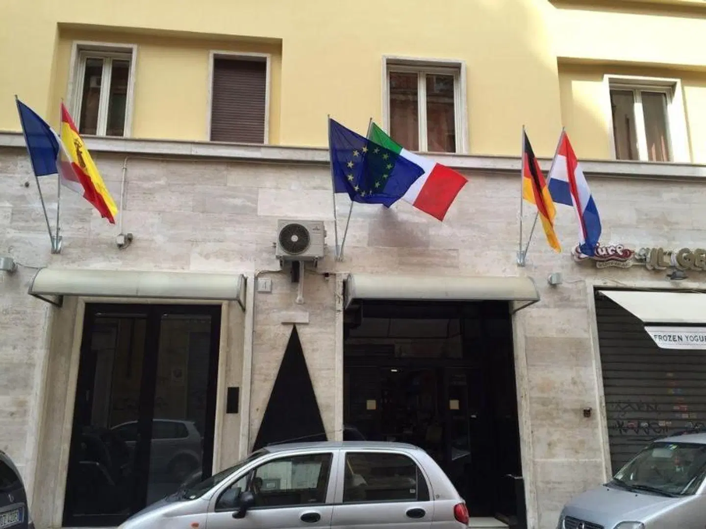 Pyramid HEALTH_BEAUTY