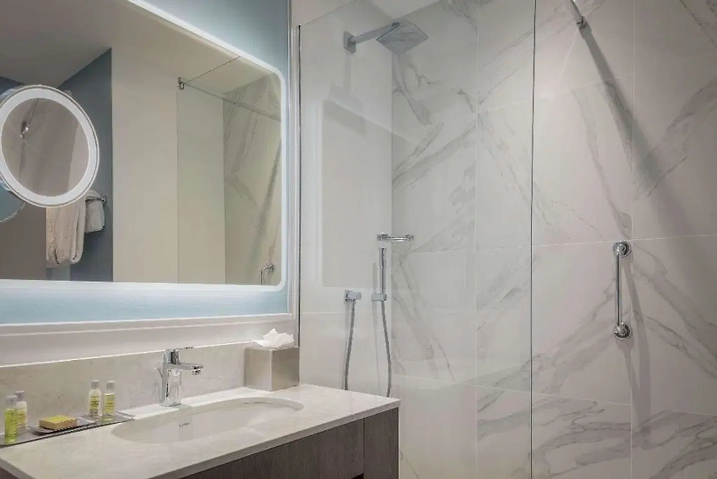 DoubleTree by Hilton London Angel Kings Cross Badezimmer