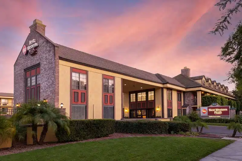 BEST WESTERN PLUS Raffles Inn and Suites – Hotelfoto
