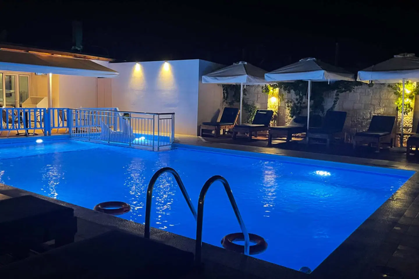 Blue Sky Hotel Apts OUTDOOR_POOL