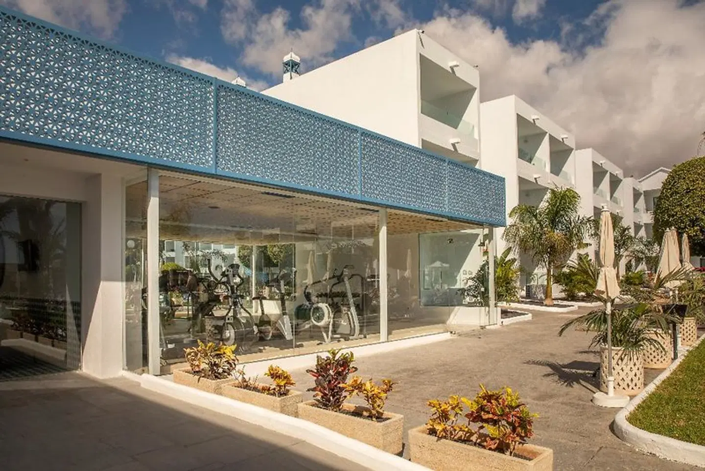 Oasis Lanz Beach Mate Bar