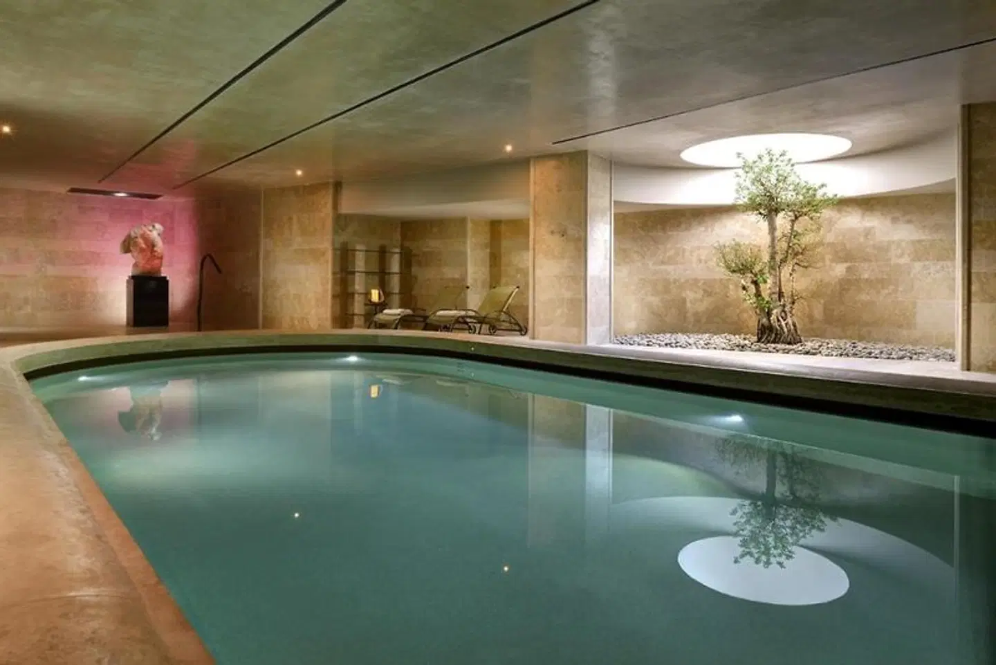 A.Roma Hallenbad