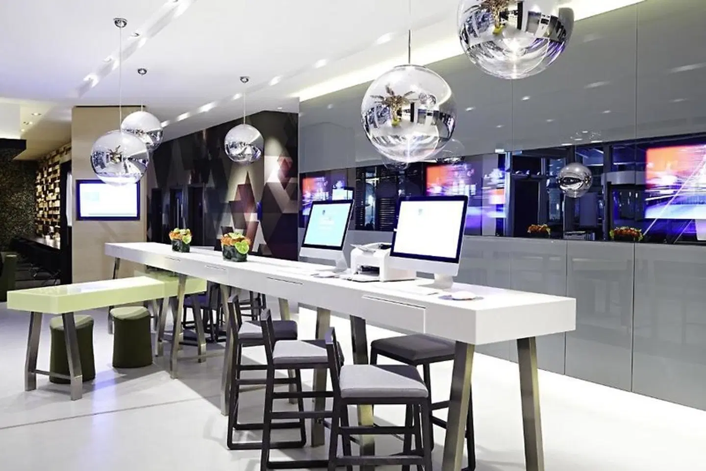 Novotel London Brentford Bar