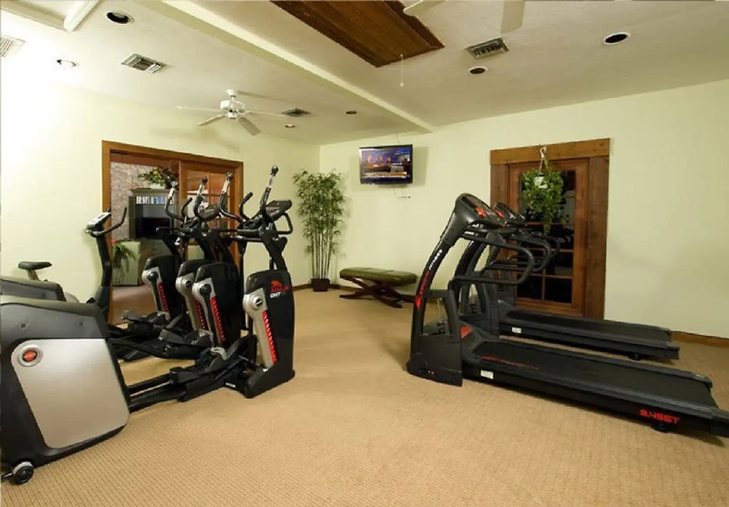 Park Shore Resort SPORTS_AND_LEISURE