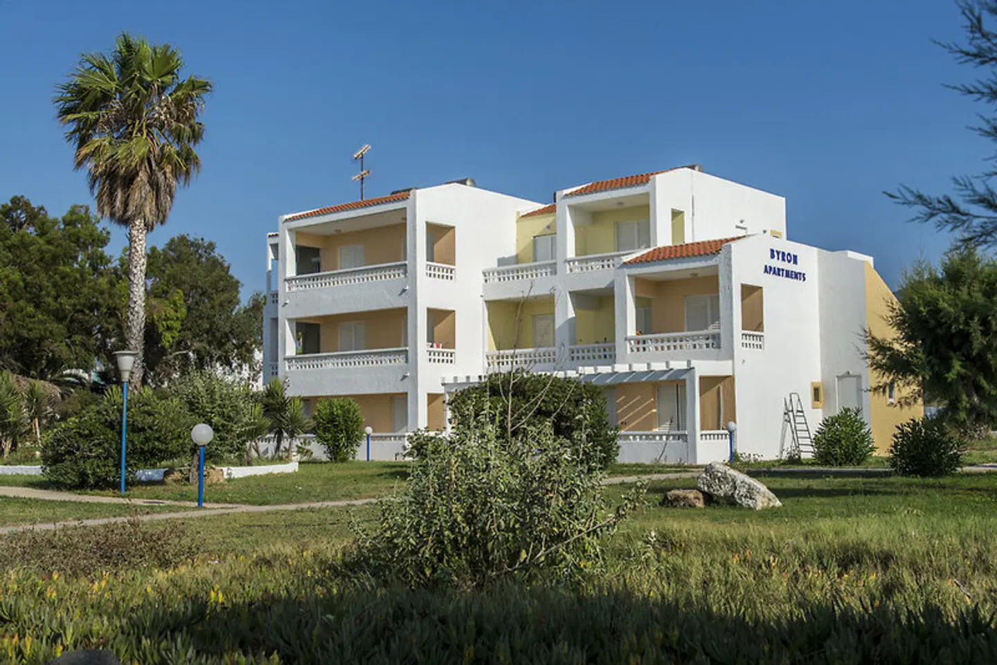 Byron Apartments EXTERIOR