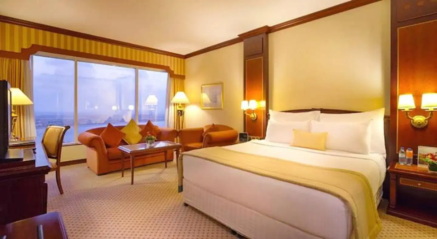 Corniche Hotel Abu Dhabi Wohnbeispiel