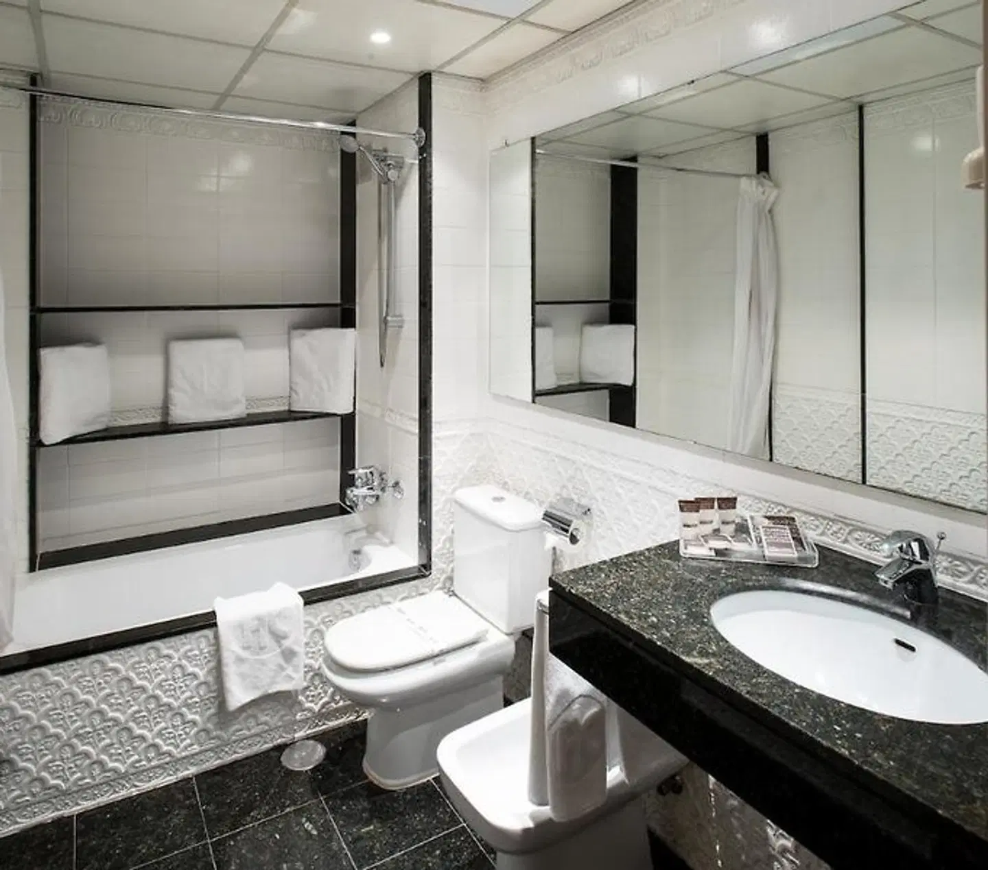 Catalonia Roma Badezimmer