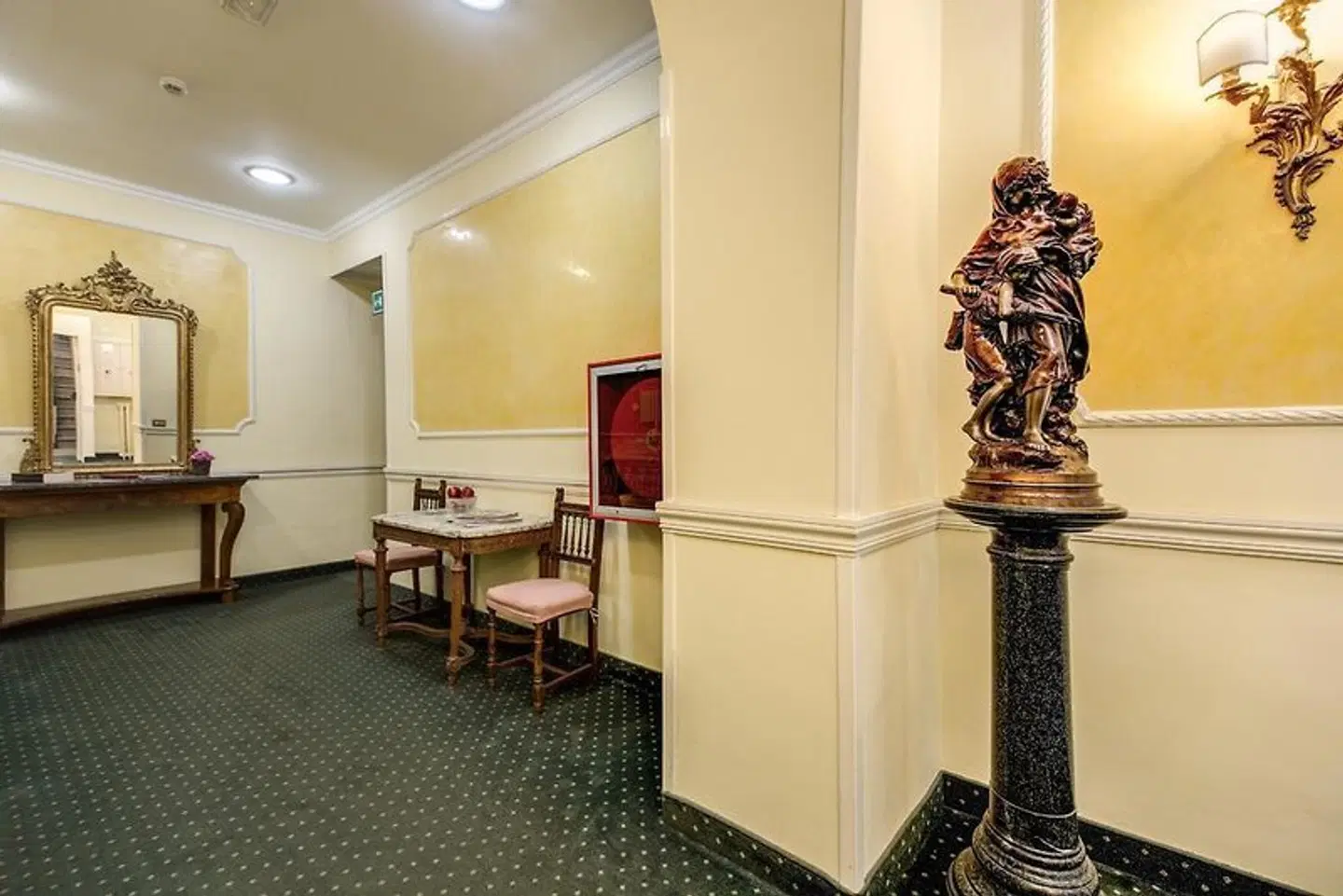 St. Moritz LOUNGE_LOBBY