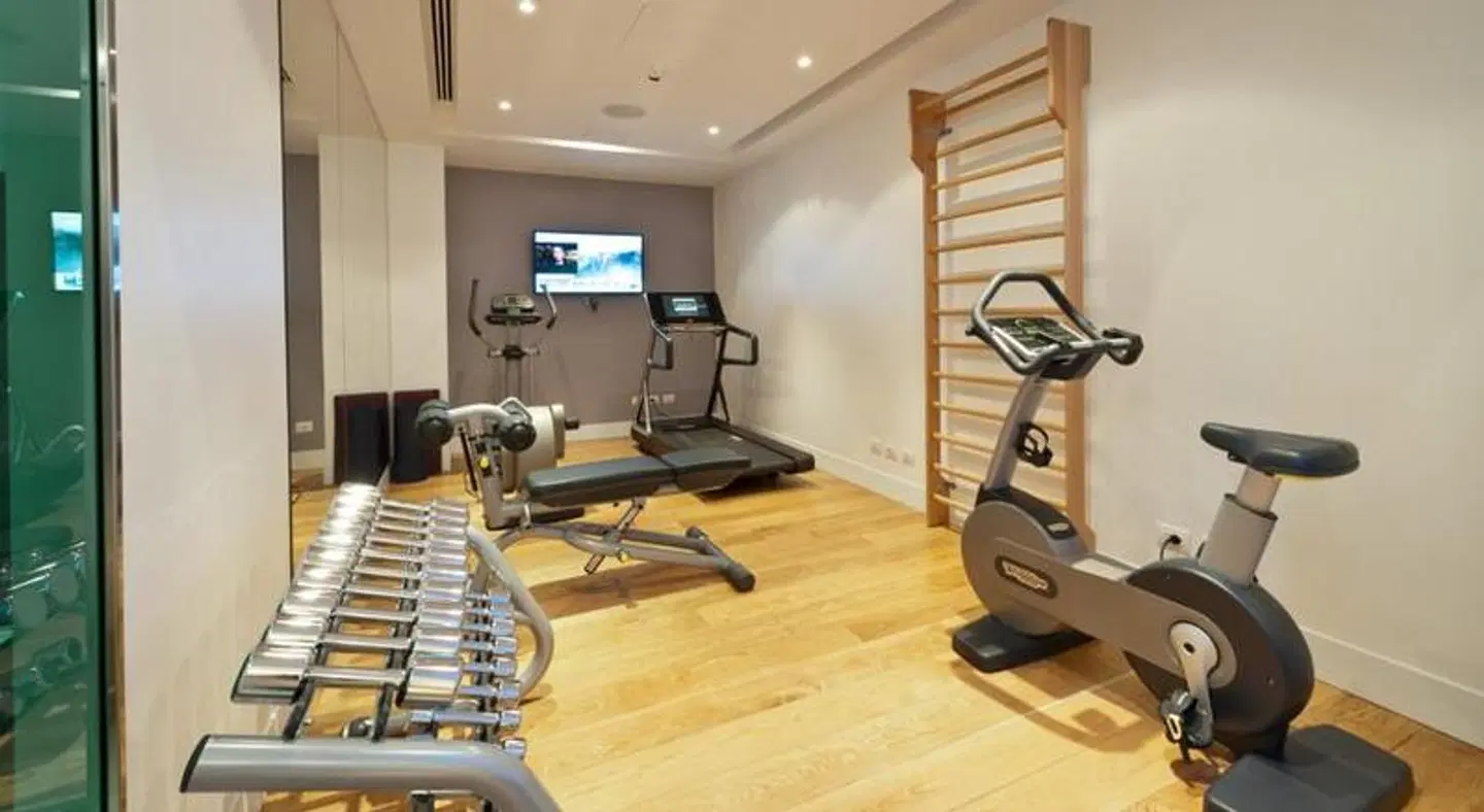 White SPORTS_AND_LEISURE