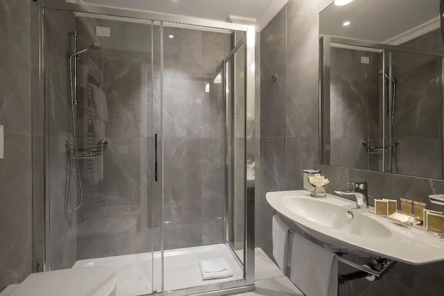 Hotel Shangri La Roma Badezimmer